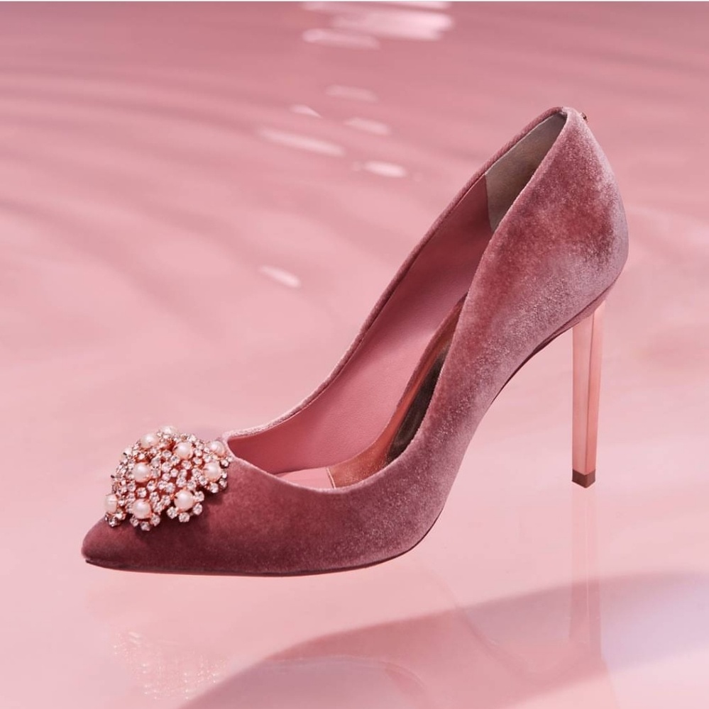 🚫SOLD🚫NEW TED BAKER JEWELED VELVET PUMPS - Picture 1 of 8